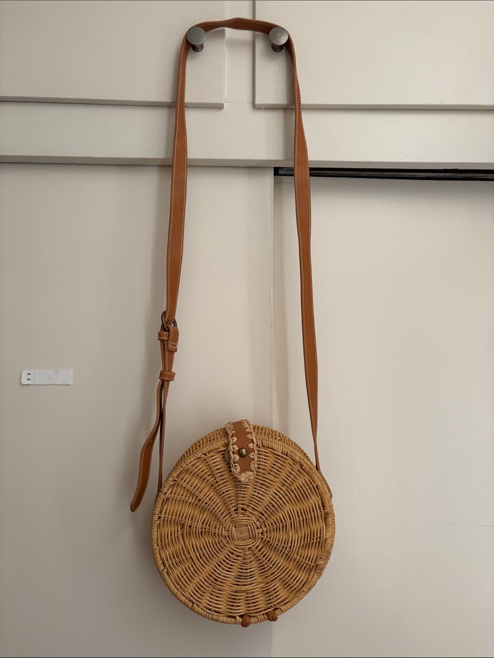 Universal Thread Round Woven Crossbody Bag in Tan great condition